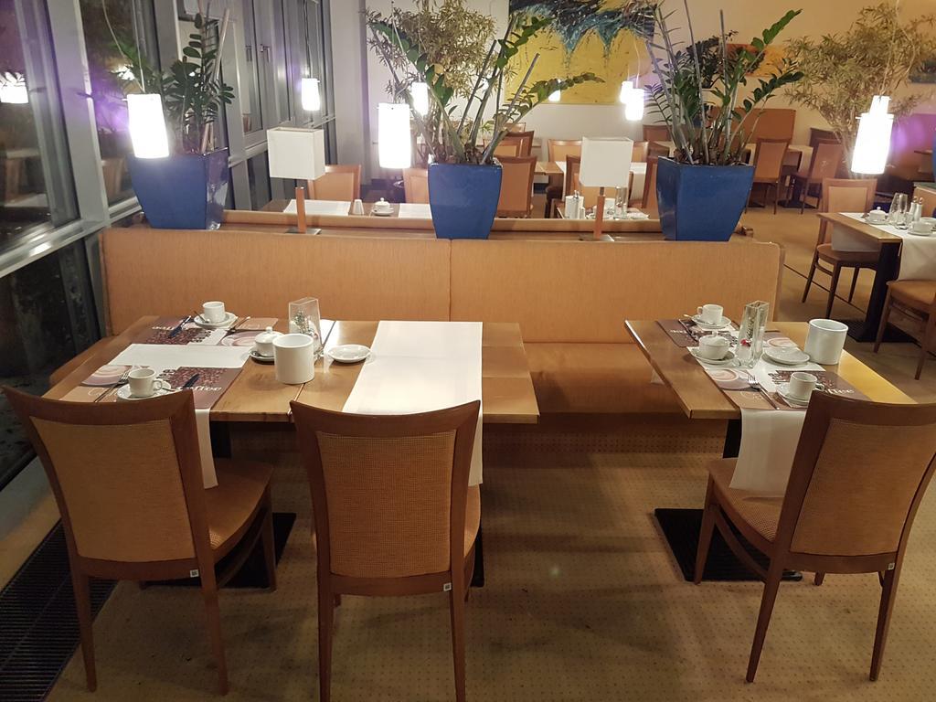 Отель Gastehaus Am Rptc Мюнхен Экстерьер фото
